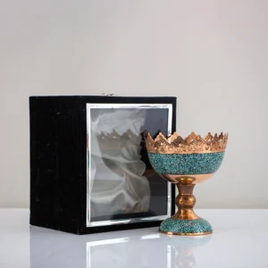 اجیل خوری فیروزه کوب با جعبه