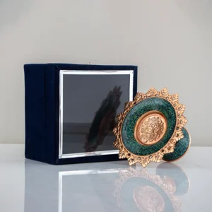 شیرینی خوری فیروزه کوب با جعبه