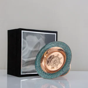 شیرینی خوری فیروزه کوب با جعبه خانه احسان