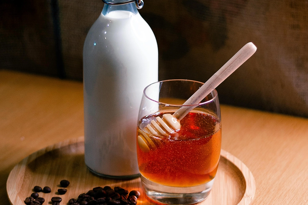 خواص عسل و شیر