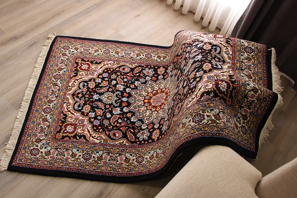 فرش دستباف خانه احسان